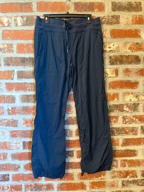 P131 - lululemon athletica Black Stdio Pants - Full Length